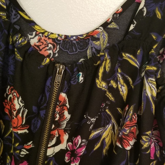 Xhileration | Floral Romper with pockets NWOT - Picture 5 of 6